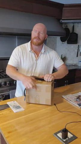 can't help to try new moves! lol unboxing now [male doll]