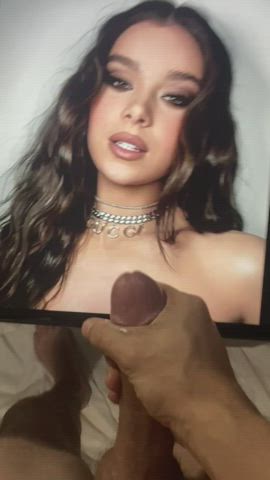 Hailee Goddess ahhhhhh