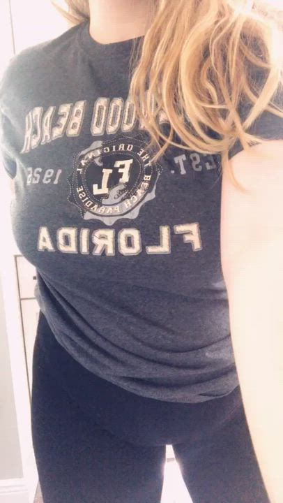 Do you like a short girl with big tits? 5’1 and 38 DD’s 😋 [Drop] [OC]