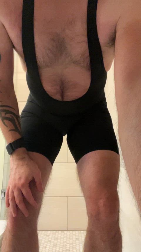 Skintight Bib Pissing