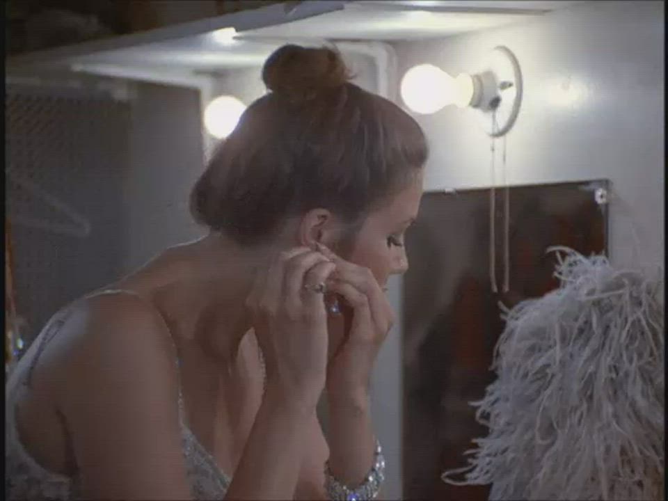 Lynda Carter - Vegas Showgirl - Gif
