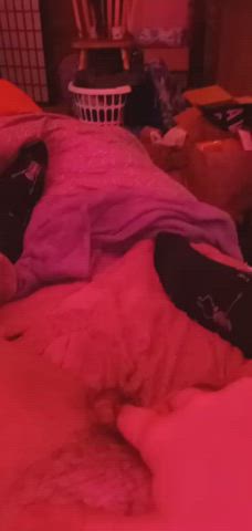 [20f] power pee over my bedsheets!! huge splashy mess!!!