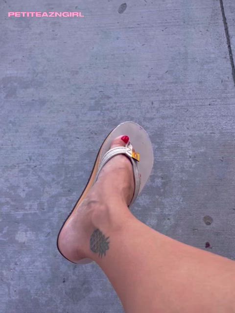Can you spot my flip flop tan?