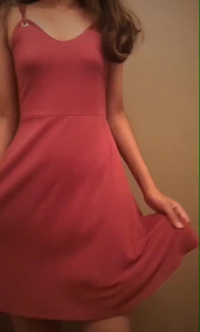 [F] this dress makes me feel cute <3
