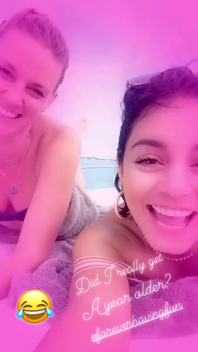 Vanessa Hudgens gif