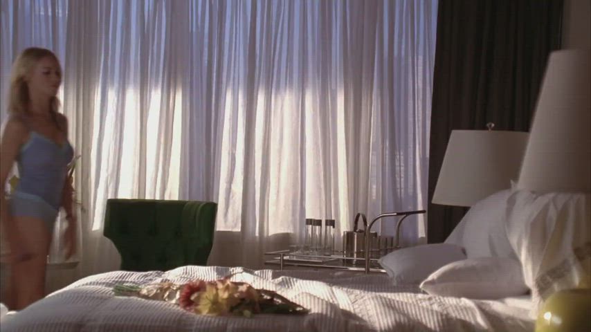 bouncing bouncing tits brunette yvonne strahovski gif