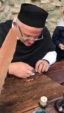 Italian amanuensis writes names in medieval way