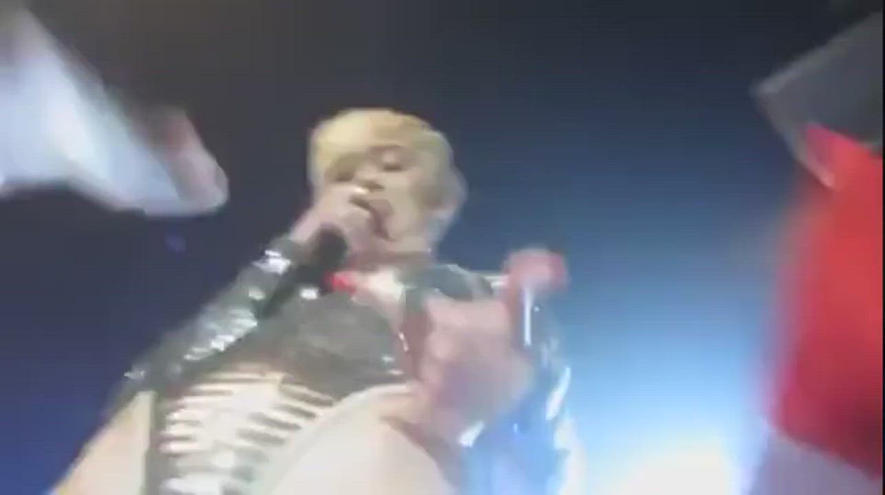Celebrity Cute Miley Cyrus gif