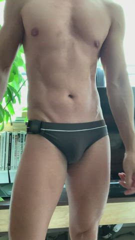 This speedo has an escape latch