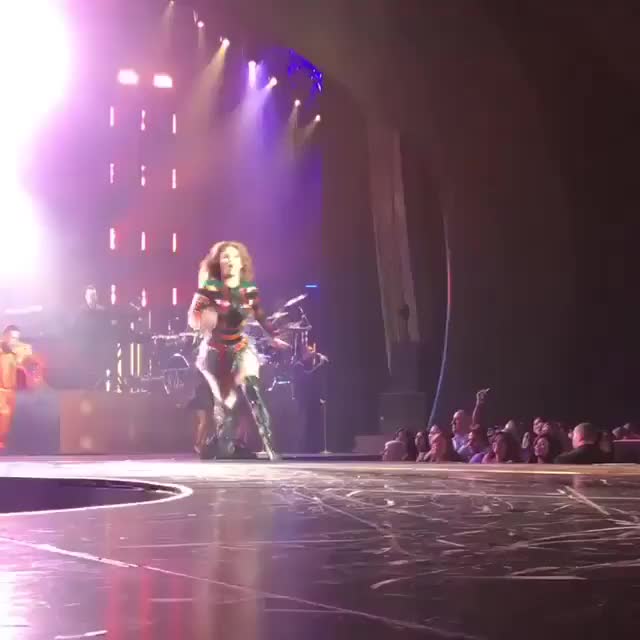 Sliding into Tonight’s final show like?@jlo #allihave @phvegas Thank You Jen for