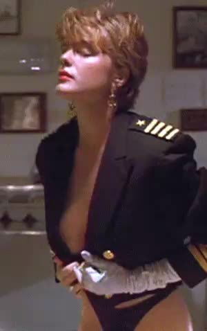 Erika Eleniak