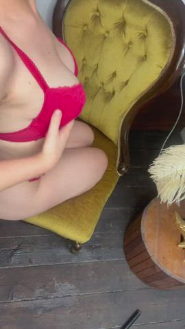 blowjob boobs bouncing tits british milf mom nipples onlyfans tits gif