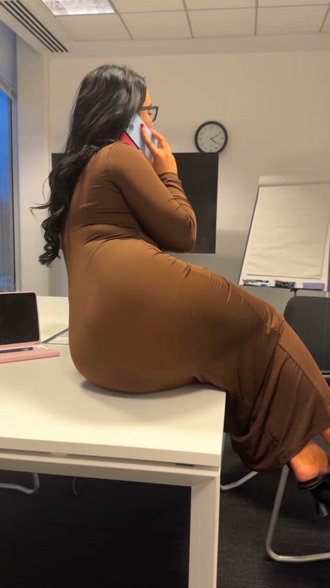 ass big ass curvy nsfw public gif