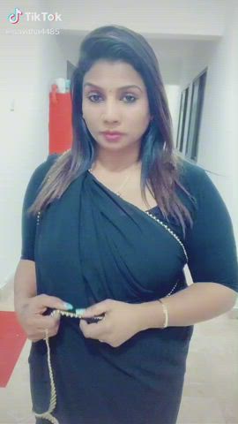 TikTok Indian MILF Saree gif