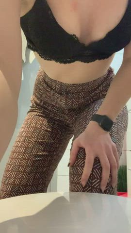 Hi to the same 4 guys who see me stripping half naked 🥰