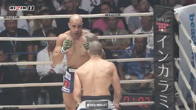 Jiri Procházka def. Bruno Cappelozza in the 1st round. Bruno was running  away!