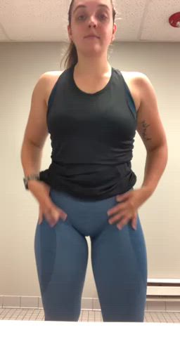 Some natural titties bouncing post workout🍒😋