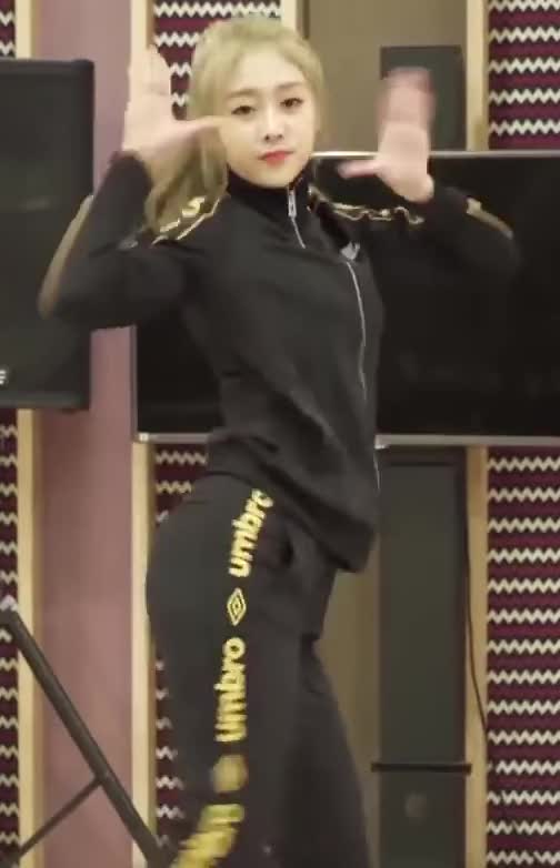 Lovelyz Jisoo ass
