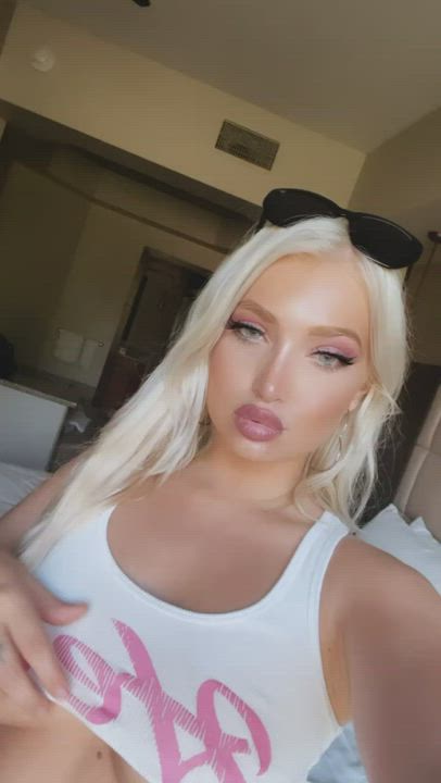 Just a barbie, looking for my Ken 💕