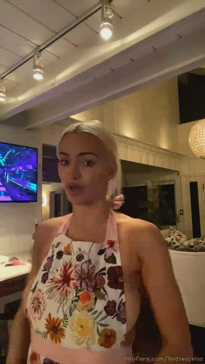Big Tits Blonde Dancing Huge Tits OnlyFans Pawg Pretty White Girl gif