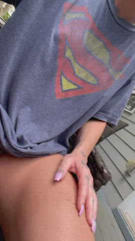 Playing with my pussy while my neighbors do yard work 🤭