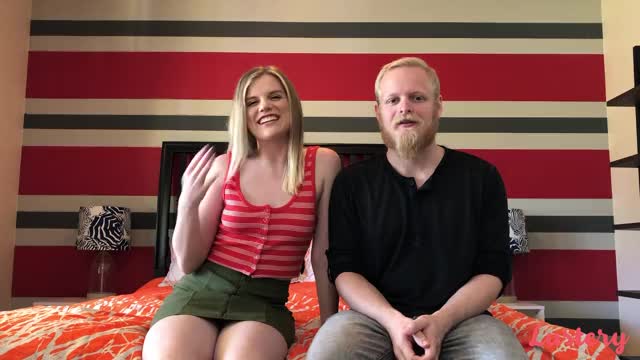 Nikki &amp; Randy - 594 - Swipe Right