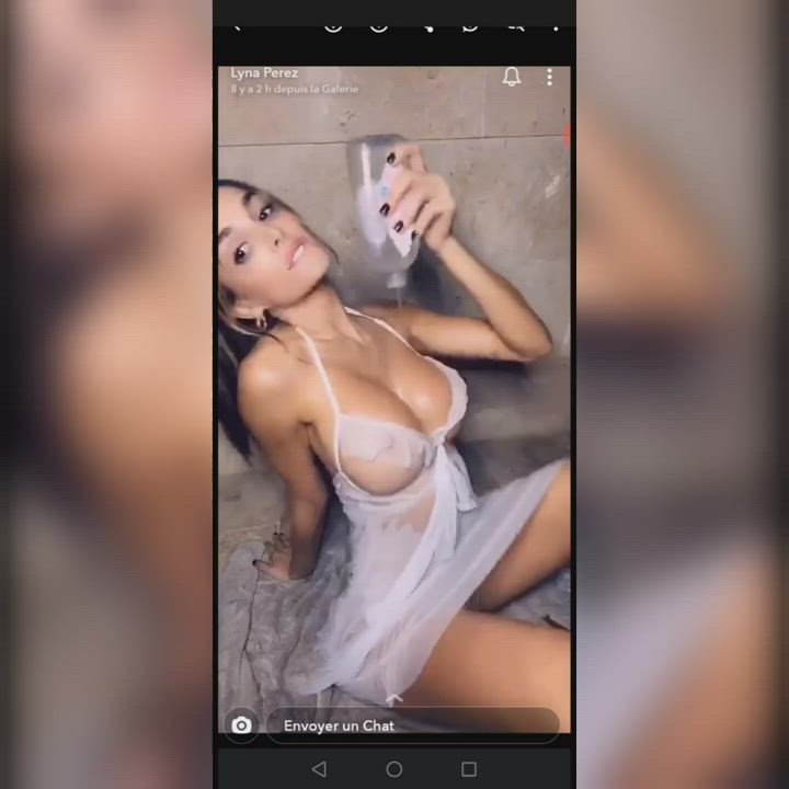 Lyna Oiling her sexy body and stripping in shower 🔥😩 DM for full 15 minute