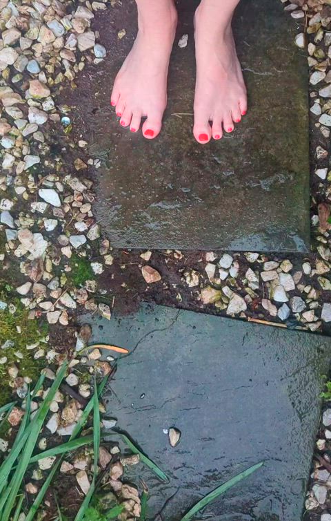 barefootmilf foot foot fetish foot worship outdoor gif