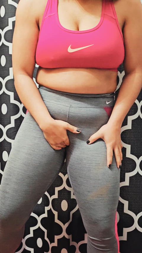 Was in the middle of my work out when I desperately needed to pee and cum 🥵