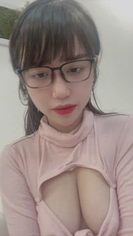 It's so hot and my clothes are bothering me, wanna see me remove it and play with