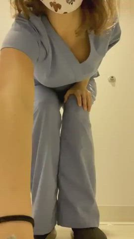 Hubby dared me I can't fuck myself at work so I had to proof him wrong....