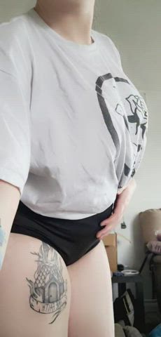 Lil booty shaking (OC)