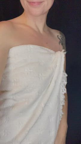 I’m still wet after my shower 🤭