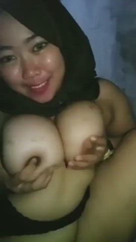 Round hijabi tits