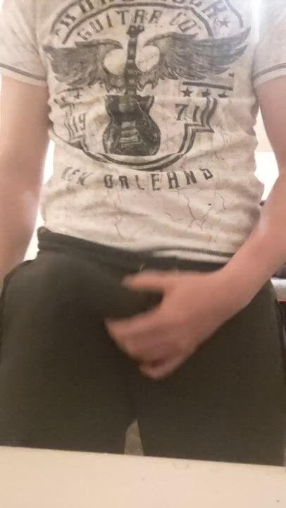 I love showing you my cock 😅