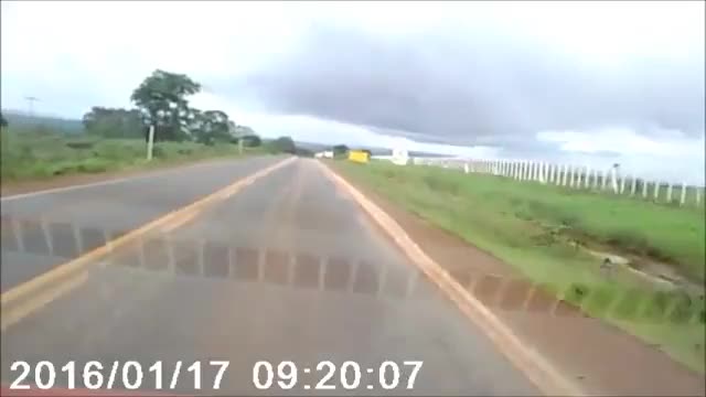 Driver ejected like a mortar after losing control of vehicle