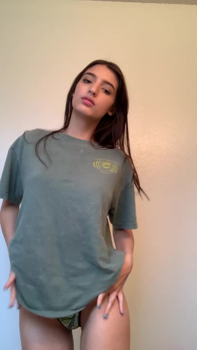 Here’s what’s underneath the big T-shirts ☺️