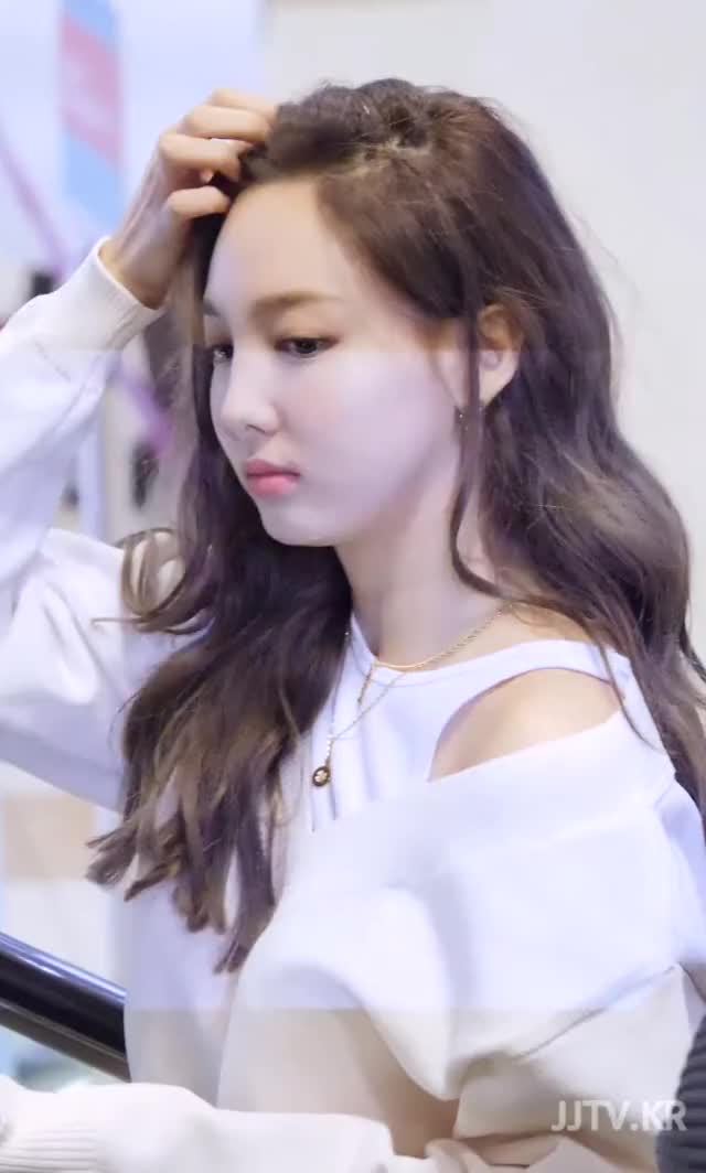 김포공항 출국 하는 TWICE (트와이스) 짤티비 - JJTV.KR