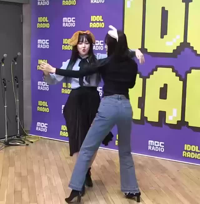 yuju butt