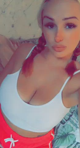Big pierced milf titties!😍😍