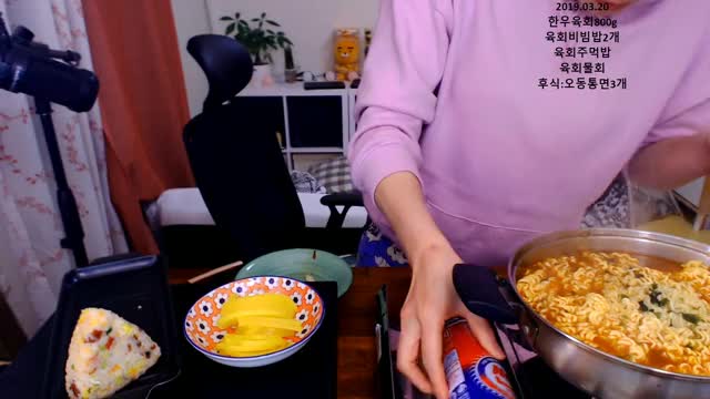 입짧은햇님_육회특집 후 후식 오동통면 3개 먹방-1