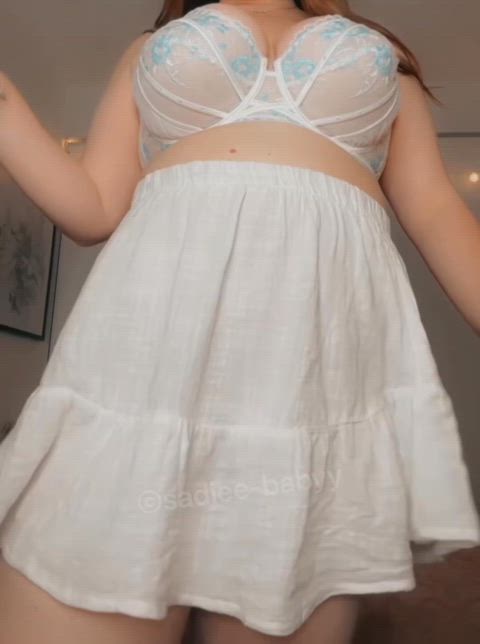A quick upskirt flash