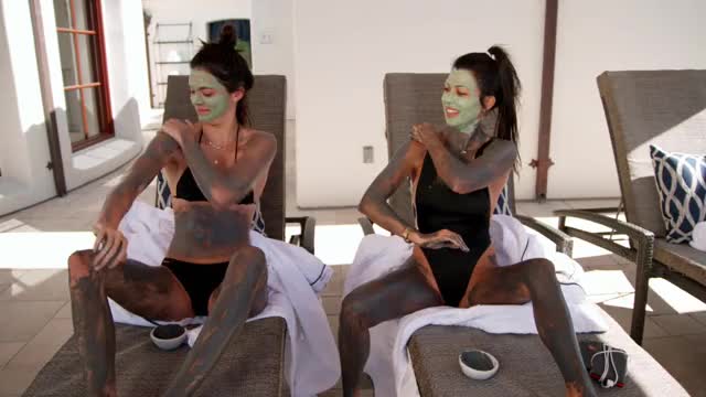 Kendall Jenner and Kourtney Kardashian