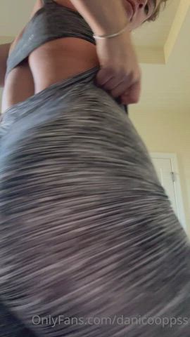 Phat ass girl in yoga pants