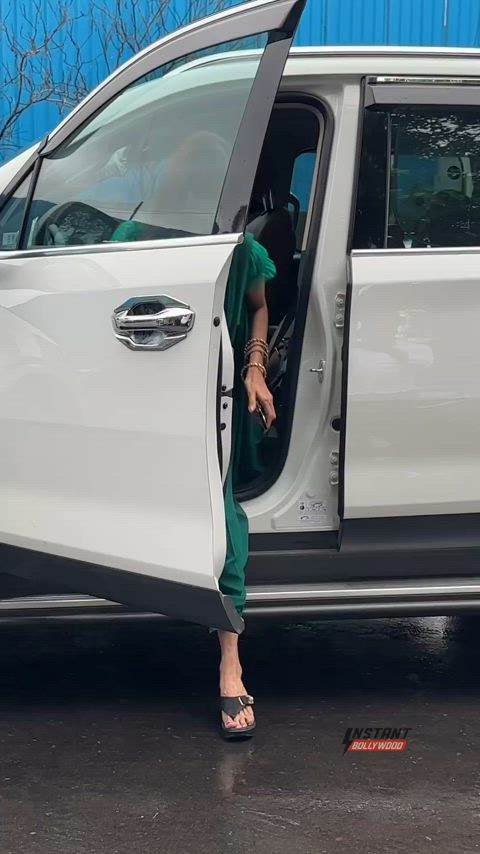 Bollywood ki sabse sasti aur third class randi Sherlyn Chopra jisko kabhi kisi bade