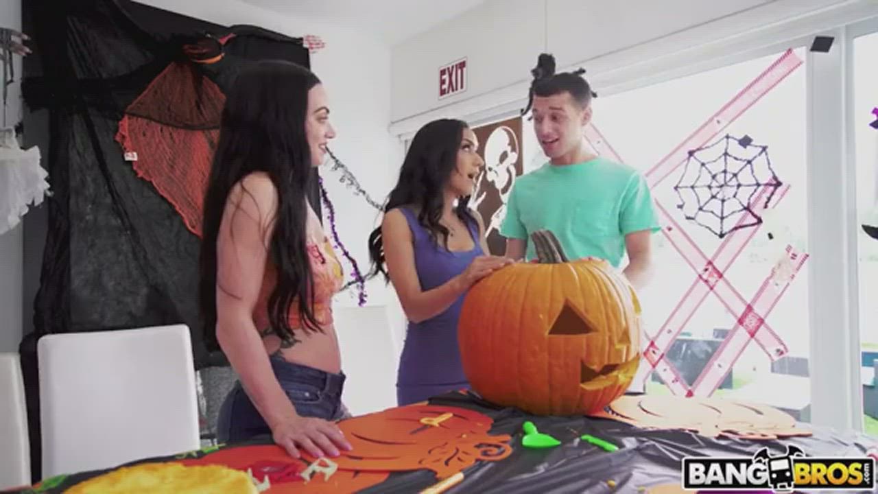 [BangBros] Tia Cyrus - Swalloween Treat