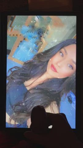 Valkyrae makes me spRAEy ?