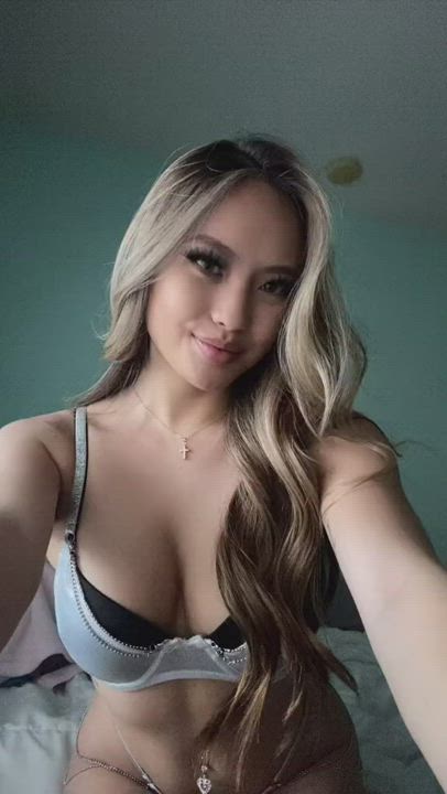 Asian TikTok r/AsiansGoneWild gif