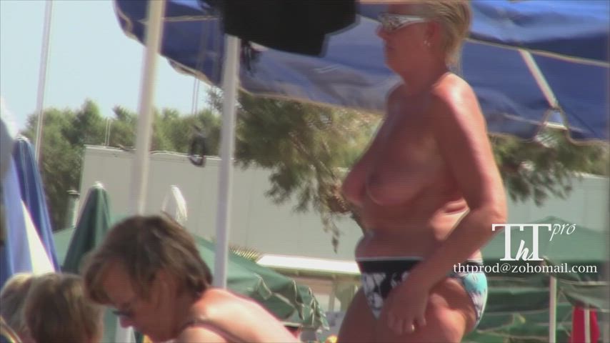 beach big tits granny mature saggy tits topless voyeur gif