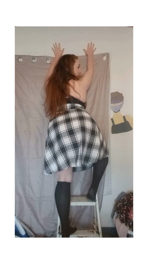 amateur cougar feet fetish gif